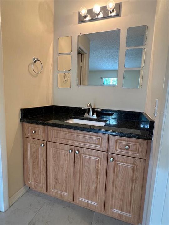 For Sale: $179,900 (2 beds, 2 baths, 898 Square Feet)