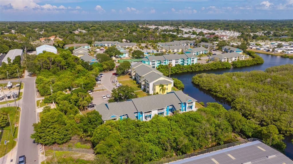 For Sale: $179,900 (2 beds, 2 baths, 898 Square Feet)