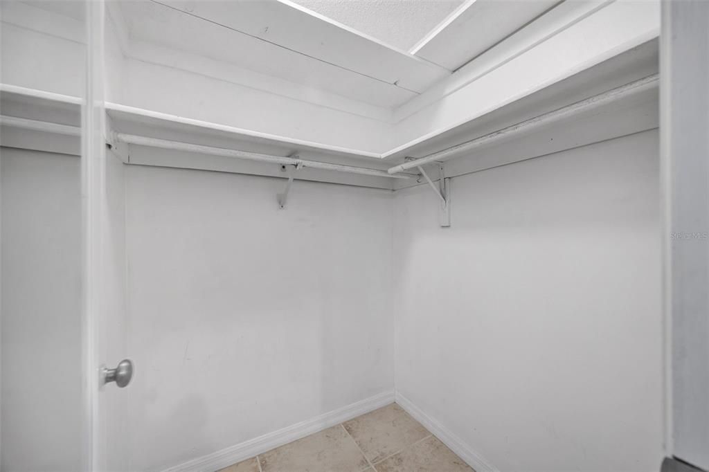 For Sale: $179,900 (2 beds, 2 baths, 898 Square Feet)