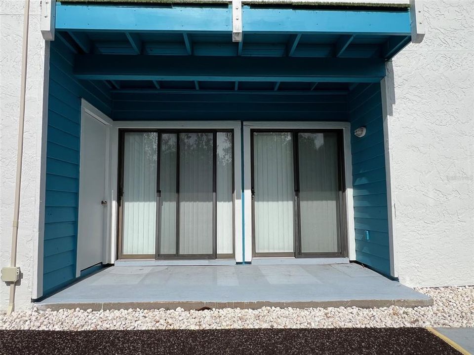 For Sale: $179,900 (2 beds, 2 baths, 898 Square Feet)