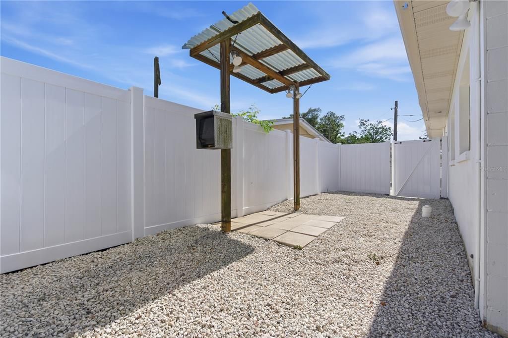Active With Contract: $480,000 (4 beds, 2 baths, 1680 Square Feet)