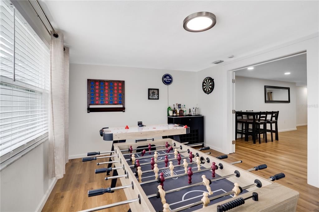На продажу: $325,000 (4 спален, 2 ванн, 1744 Квадратных фут)