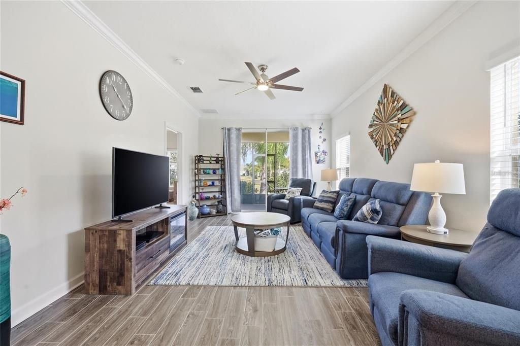 For Rent: $2,400 (2 beds, 2 baths, 1517 Square Feet)