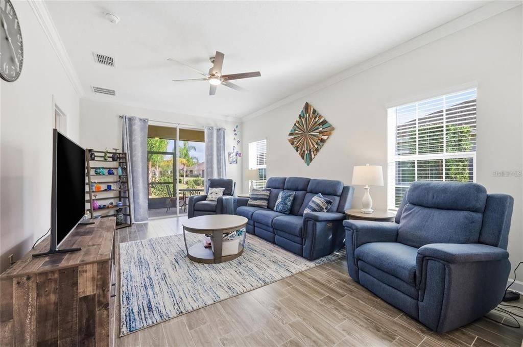 For Rent: $2,400 (2 beds, 2 baths, 1517 Square Feet)