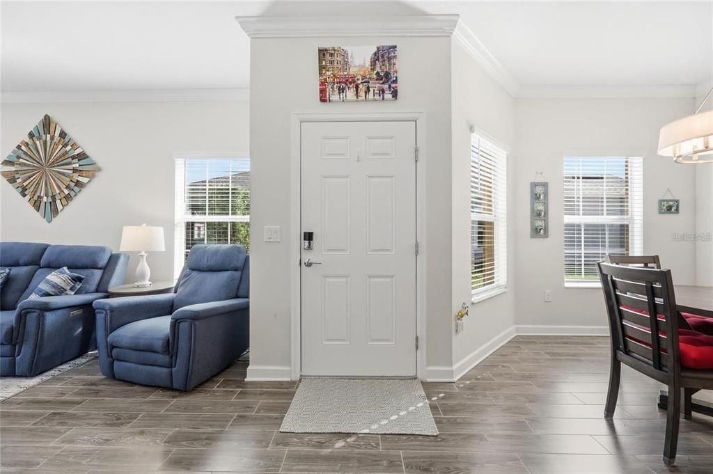 For Rent: $2,400 (2 beds, 2 baths, 1517 Square Feet)