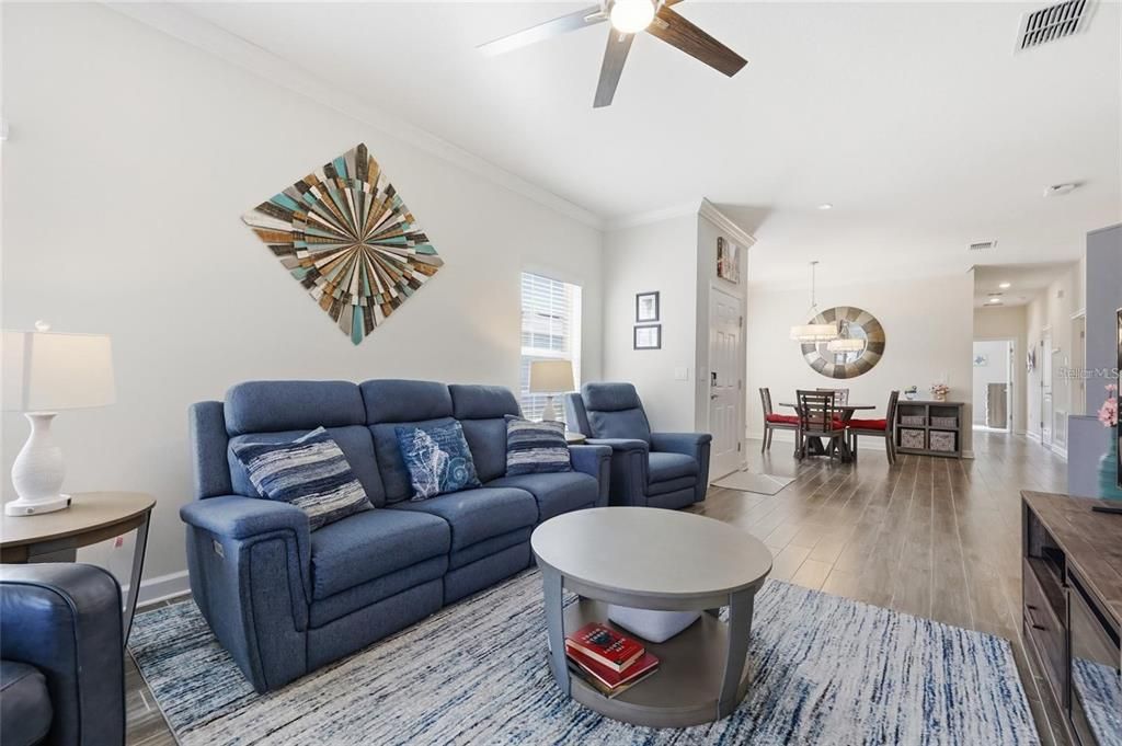 For Rent: $2,400 (2 beds, 2 baths, 1517 Square Feet)