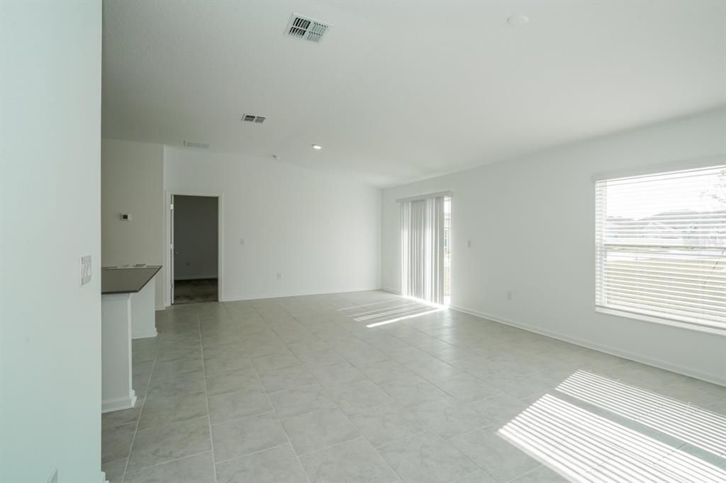 For Rent: $1,998 (3 beds, 2 baths, 1560 Square Feet)