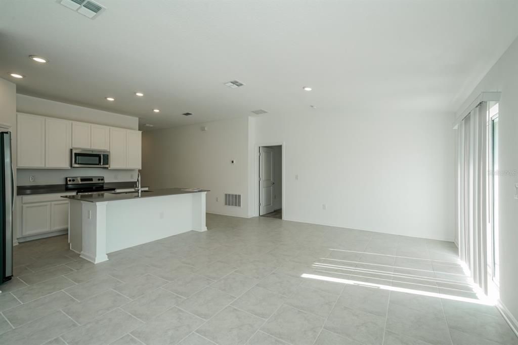 For Rent: $1,998 (3 beds, 2 baths, 1560 Square Feet)