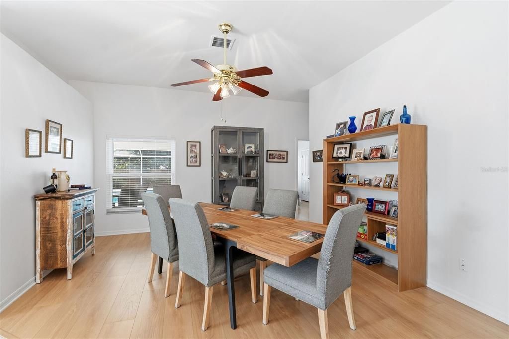 For Sale: $575,000 (3 beds, 2 baths, 1751 Square Feet)