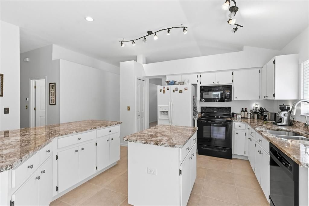 For Sale: $575,000 (3 beds, 2 baths, 1751 Square Feet)