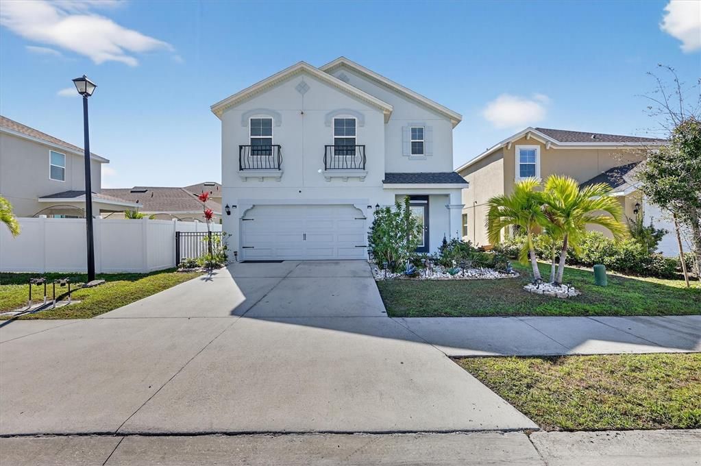 For Rent: $2,850 (5 beds, 3 baths, 2520 Square Feet)