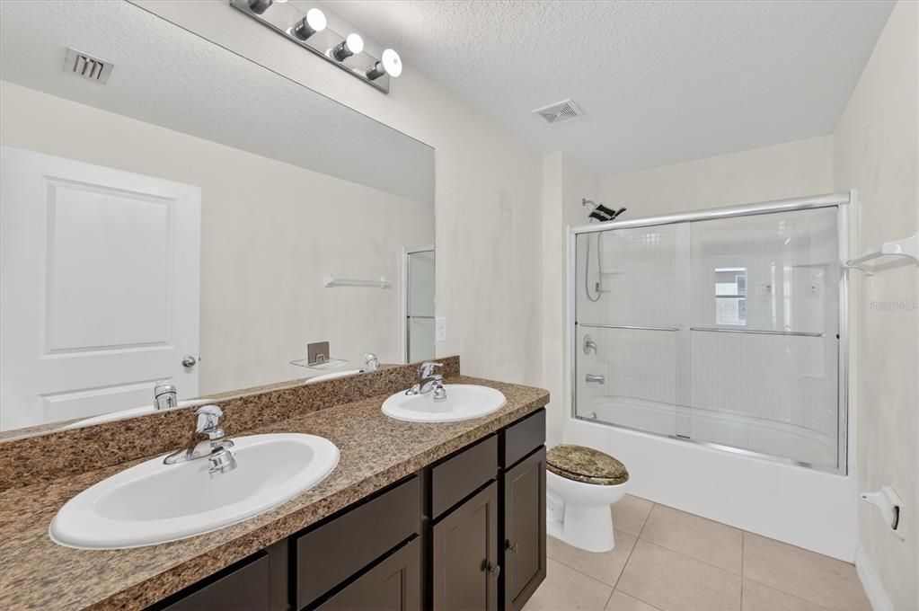 For Rent: $2,850 (5 beds, 3 baths, 2520 Square Feet)