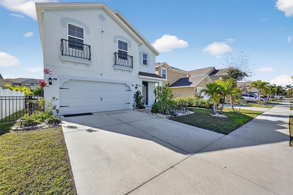For Rent: $2,850 (5 beds, 3 baths, 2520 Square Feet)