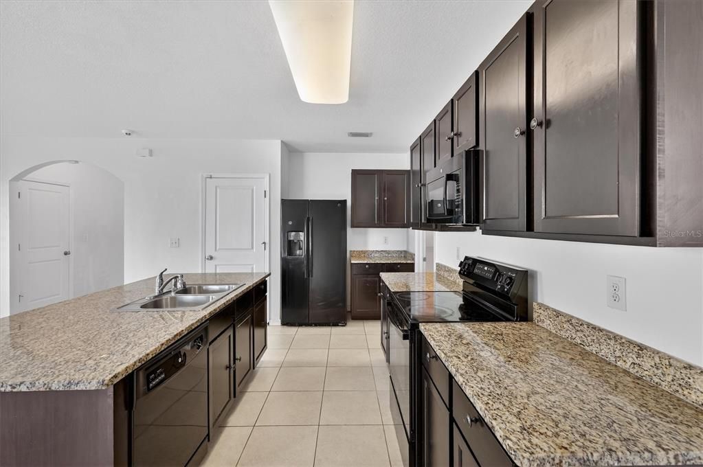 For Rent: $2,850 (5 beds, 3 baths, 2520 Square Feet)