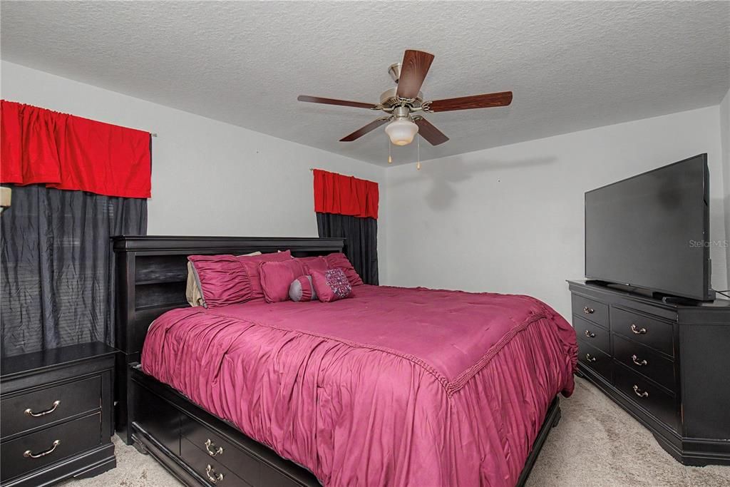 En Venta: $299,999 (4 camas, 2 baños, 2035 Pies cuadrados)