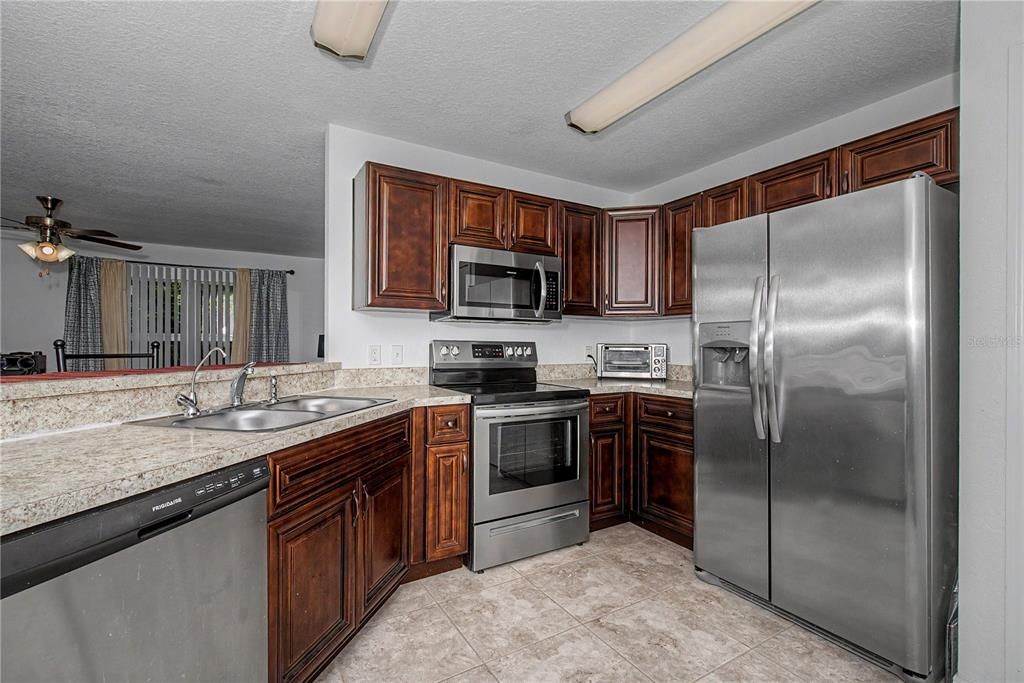 En Venta: $299,999 (4 camas, 2 baños, 2035 Pies cuadrados)