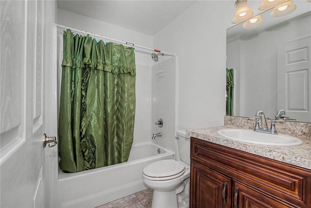 En Venta: $299,999 (4 camas, 2 baños, 2035 Pies cuadrados)
