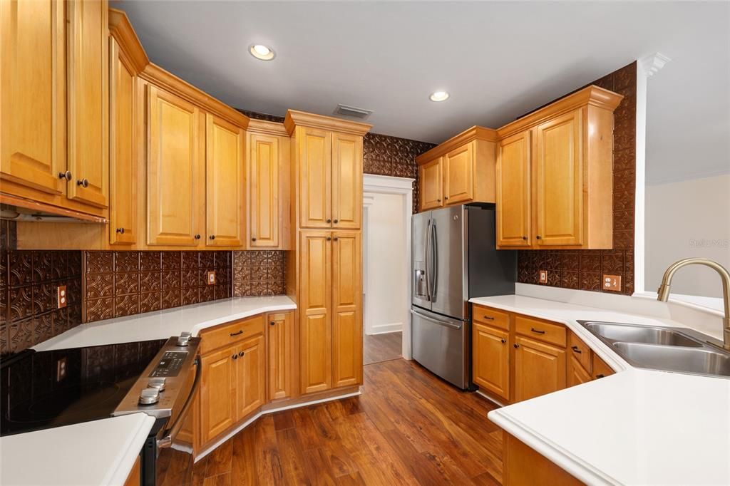 Active With Contract: $549,000 (3 beds, 2 baths, 2409 Square Feet)