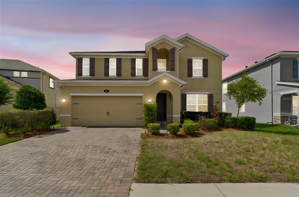 For Sale: $640,000 (4 beds, 3 baths, 2592 Square Feet)