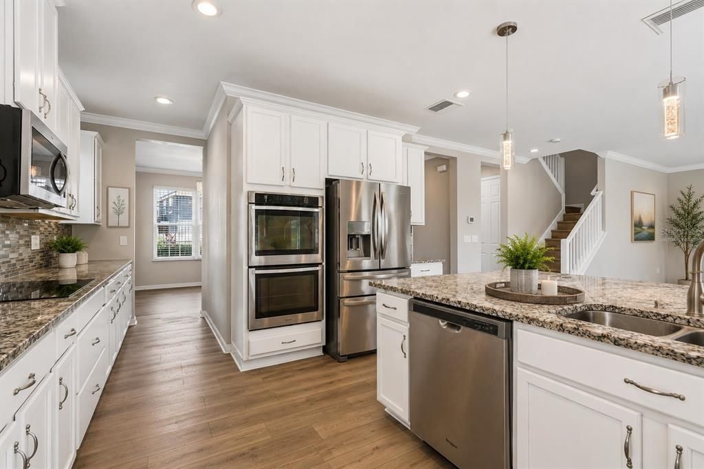 For Sale: $640,000 (4 beds, 3 baths, 2592 Square Feet)