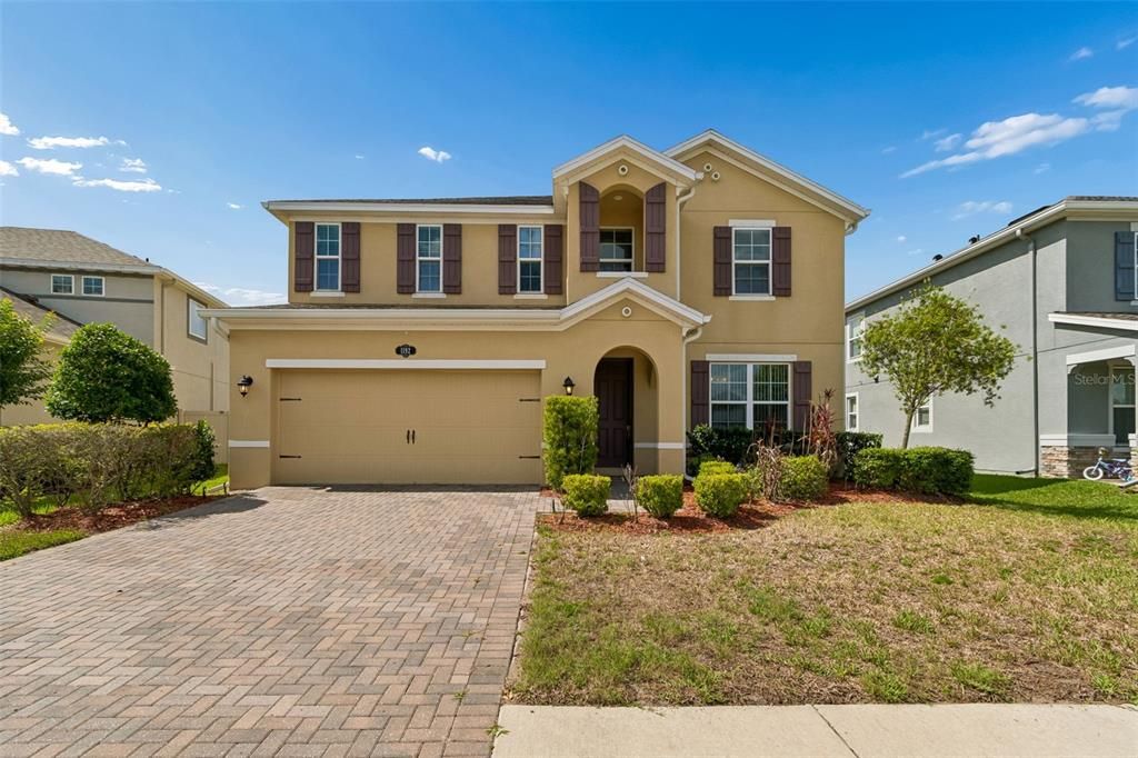 For Sale: $640,000 (4 beds, 3 baths, 2592 Square Feet)