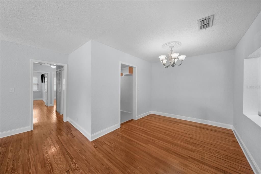 For Rent: $2,900 (4 beds, 2 baths, 1751 Square Feet)