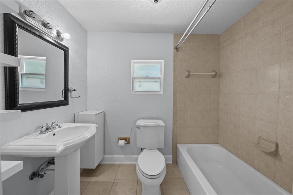 For Rent: $2,900 (4 beds, 2 baths, 1751 Square Feet)