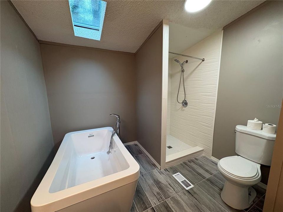 For Sale: $180,000 (3 beds, 2 baths, 1152 Square Feet)
