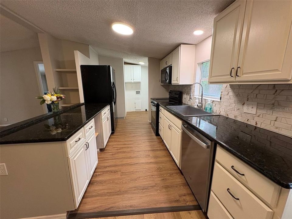 For Sale: $180,000 (3 beds, 2 baths, 1152 Square Feet)