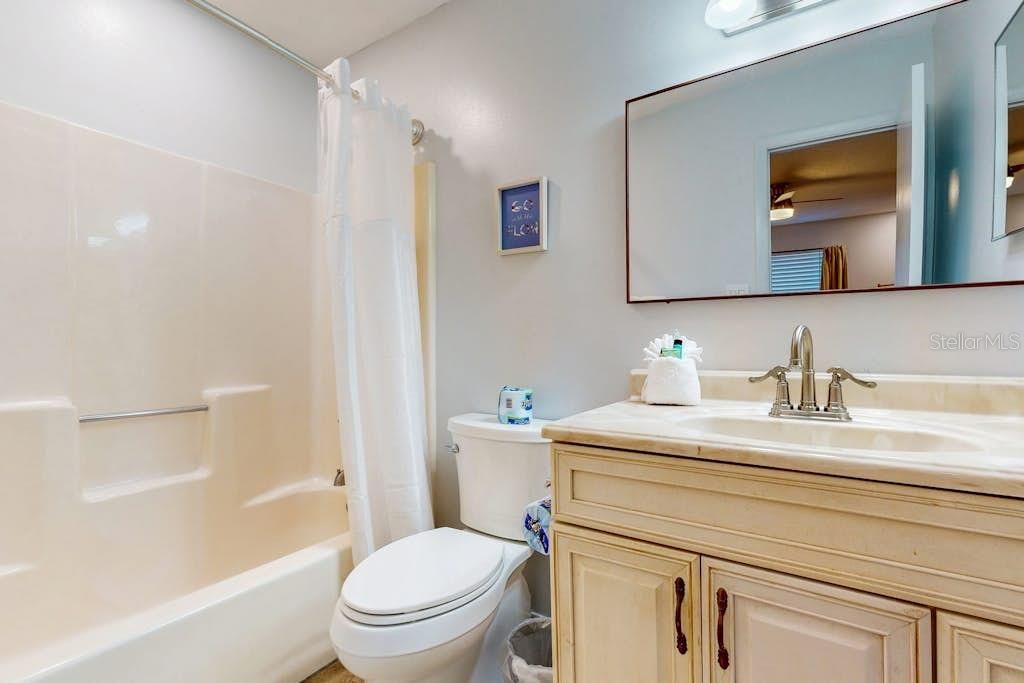 For Sale: $350,000 (2 beds, 2 baths, 840 Square Feet)