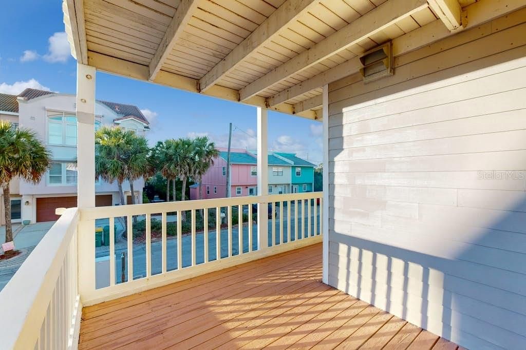 For Sale: $350,000 (2 beds, 2 baths, 840 Square Feet)