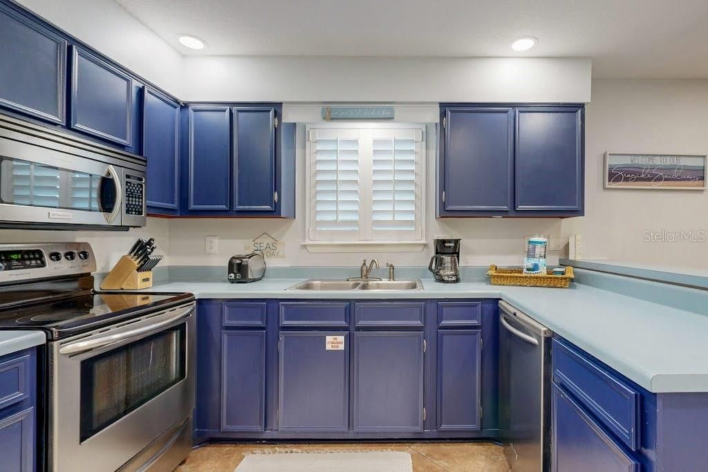 For Sale: $350,000 (2 beds, 2 baths, 840 Square Feet)