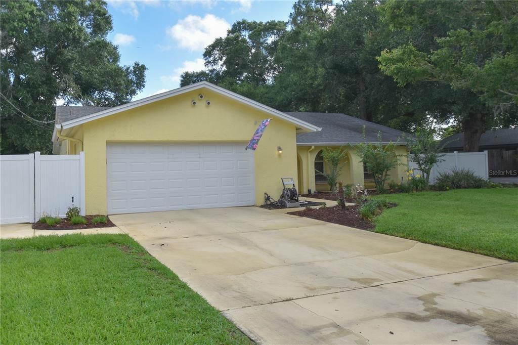 For Sale: $500,000 (4 beds, 2 baths, 2046 Square Feet)
