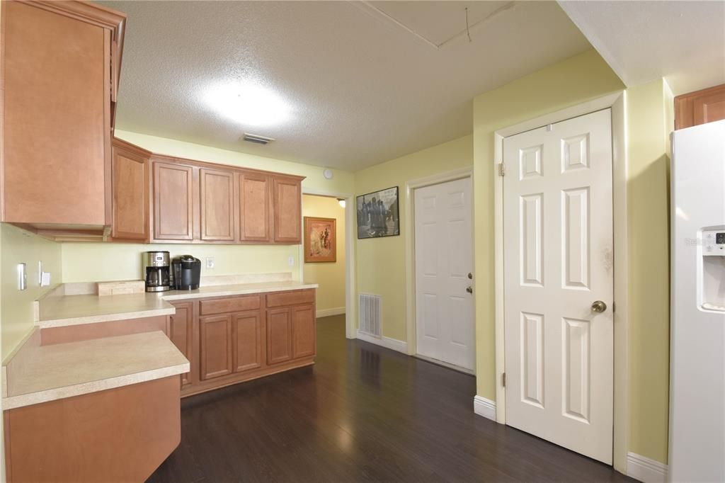 For Sale: $500,000 (4 beds, 2 baths, 2046 Square Feet)