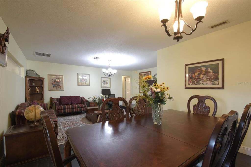 For Sale: $500,000 (4 beds, 2 baths, 2046 Square Feet)