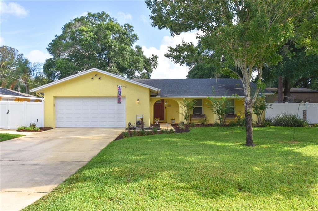 For Sale: $500,000 (4 beds, 2 baths, 2046 Square Feet)