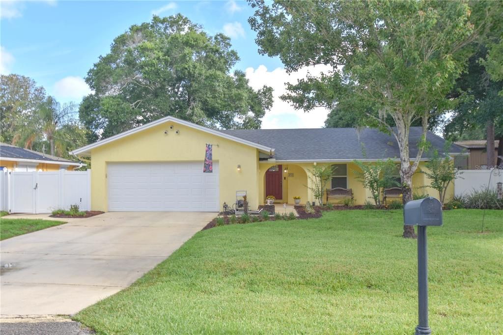 For Sale: $500,000 (4 beds, 2 baths, 2046 Square Feet)