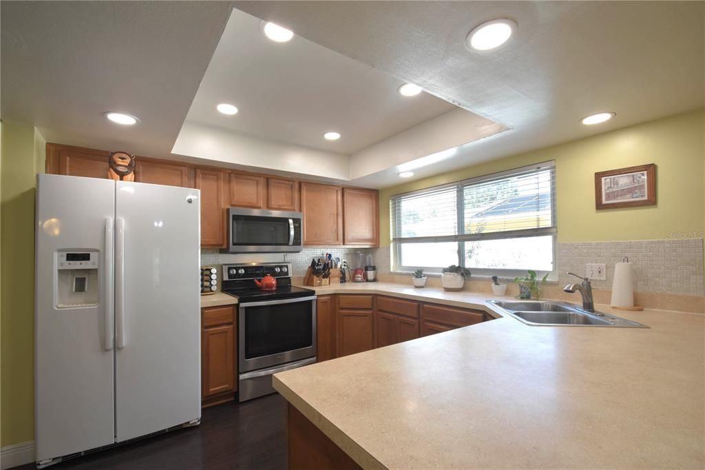 For Sale: $500,000 (4 beds, 2 baths, 2046 Square Feet)
