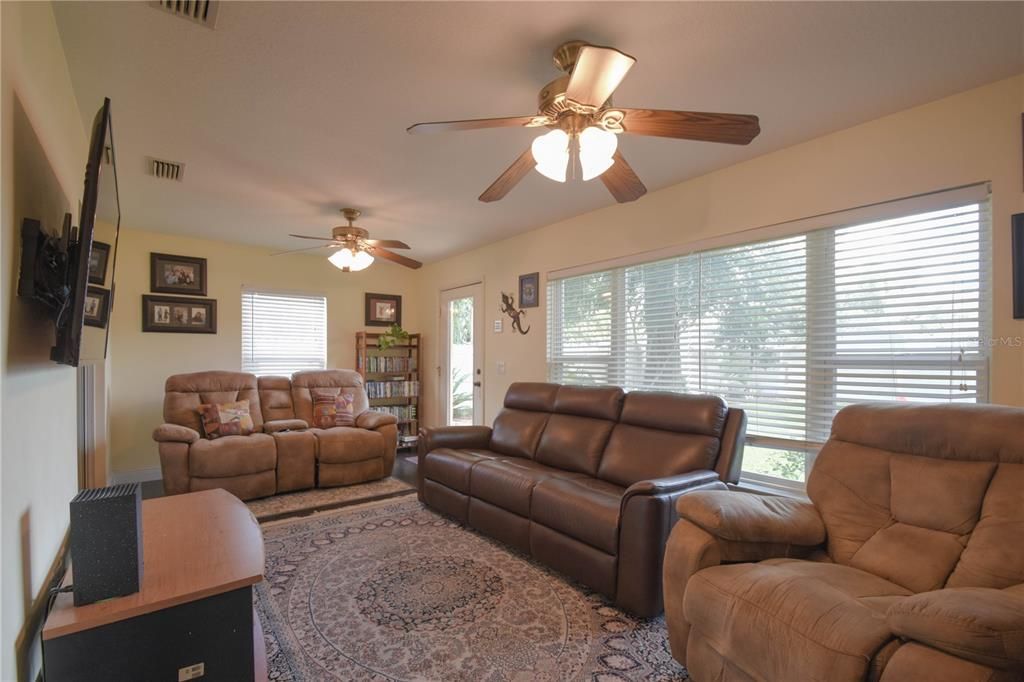 For Sale: $500,000 (4 beds, 2 baths, 2046 Square Feet)