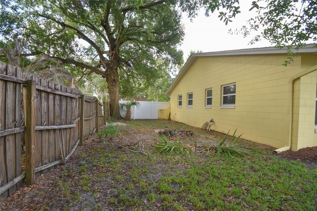 For Sale: $500,000 (4 beds, 2 baths, 2046 Square Feet)