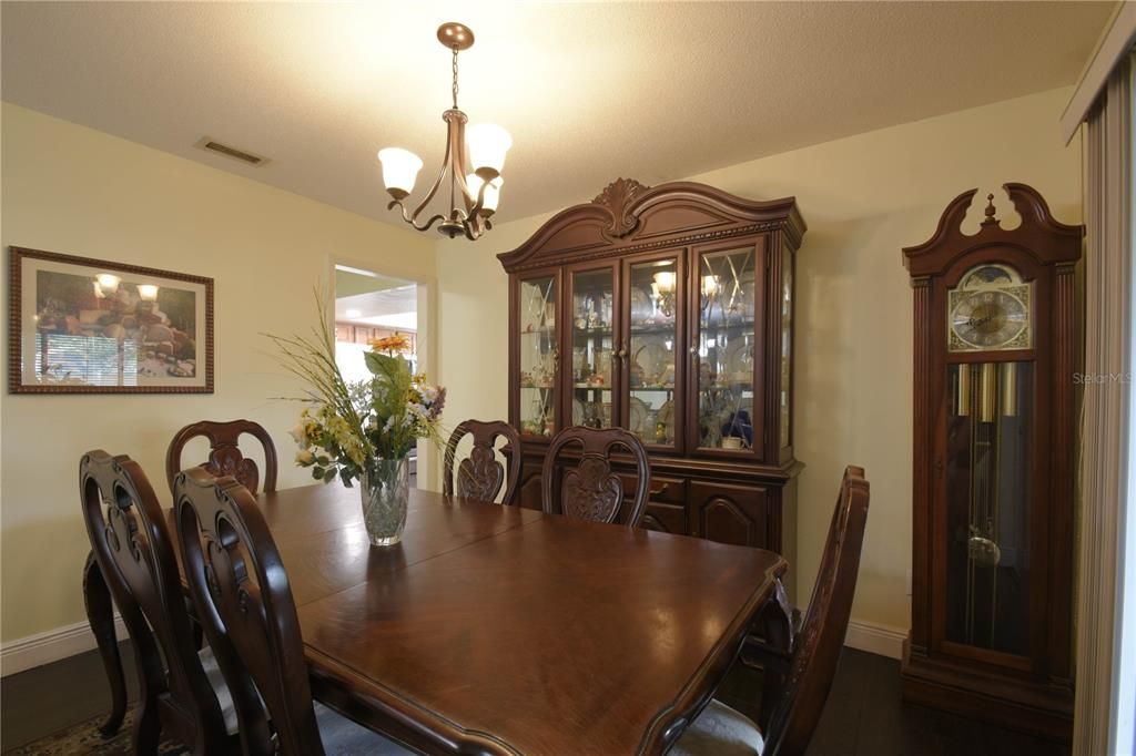 For Sale: $500,000 (4 beds, 2 baths, 2046 Square Feet)