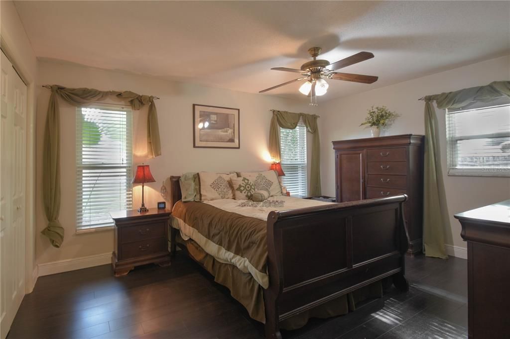 For Sale: $500,000 (4 beds, 2 baths, 2046 Square Feet)