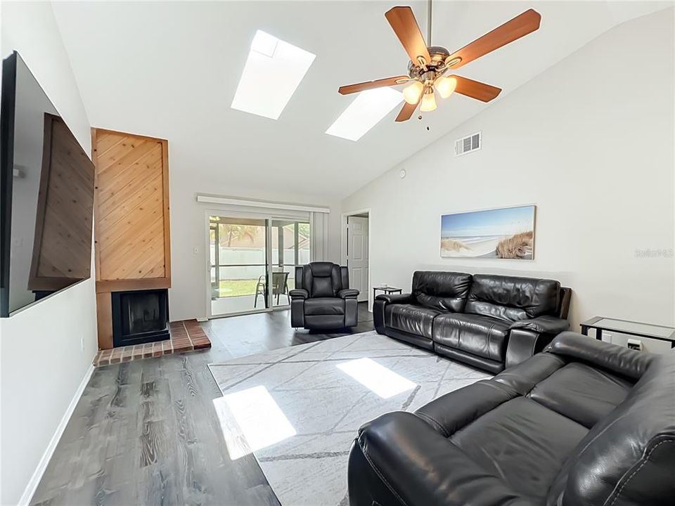 For Sale: $380,000 (3 beds, 2 baths, 1232 Square Feet)