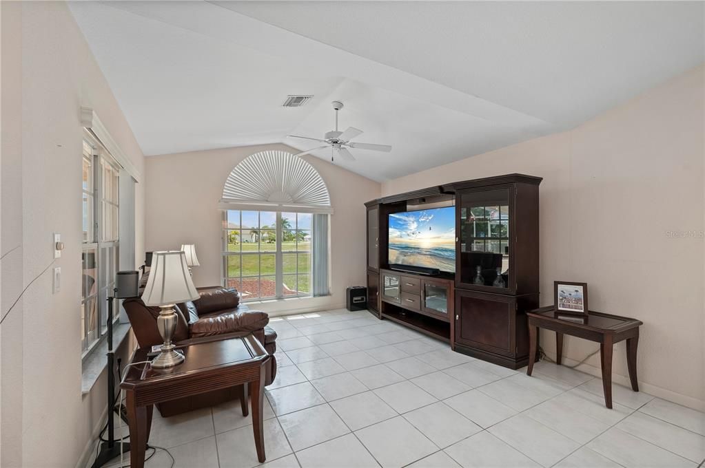 Activo con contrato: $379,900 (3 camas, 2 baños, 2021 Pies cuadrados)