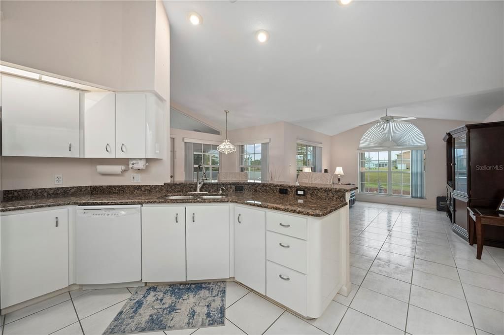 Activo con contrato: $379,900 (3 camas, 2 baños, 2021 Pies cuadrados)