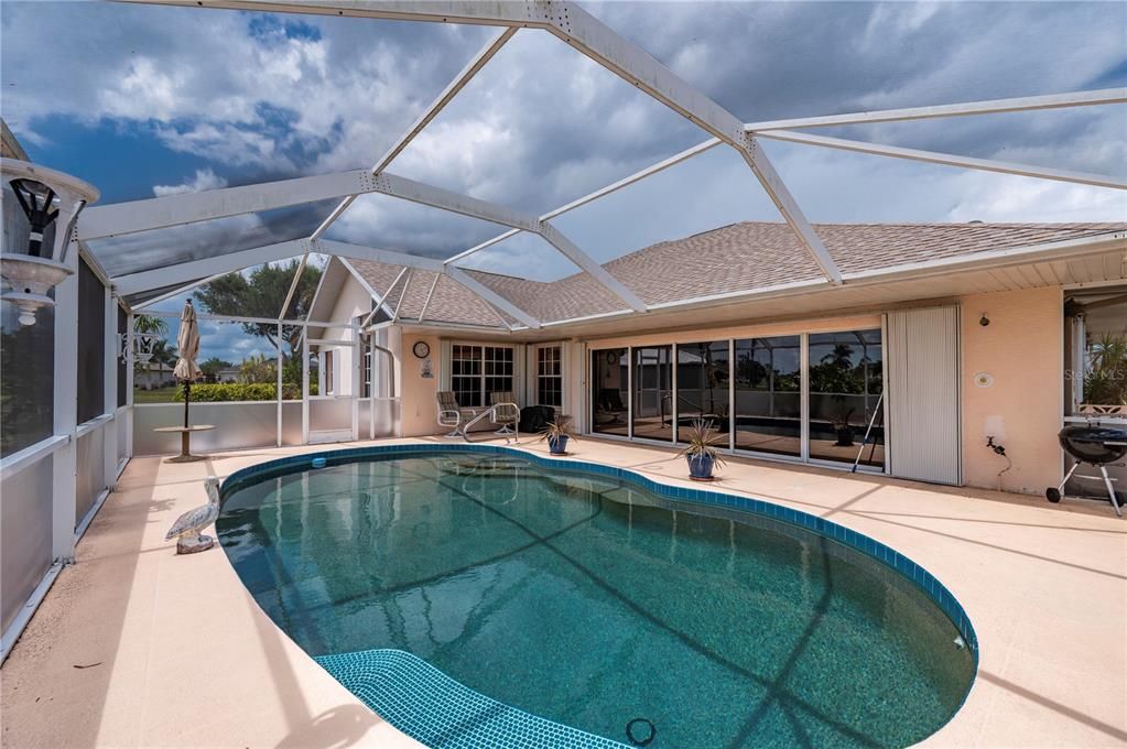 Activo con contrato: $379,900 (3 camas, 2 baños, 2021 Pies cuadrados)