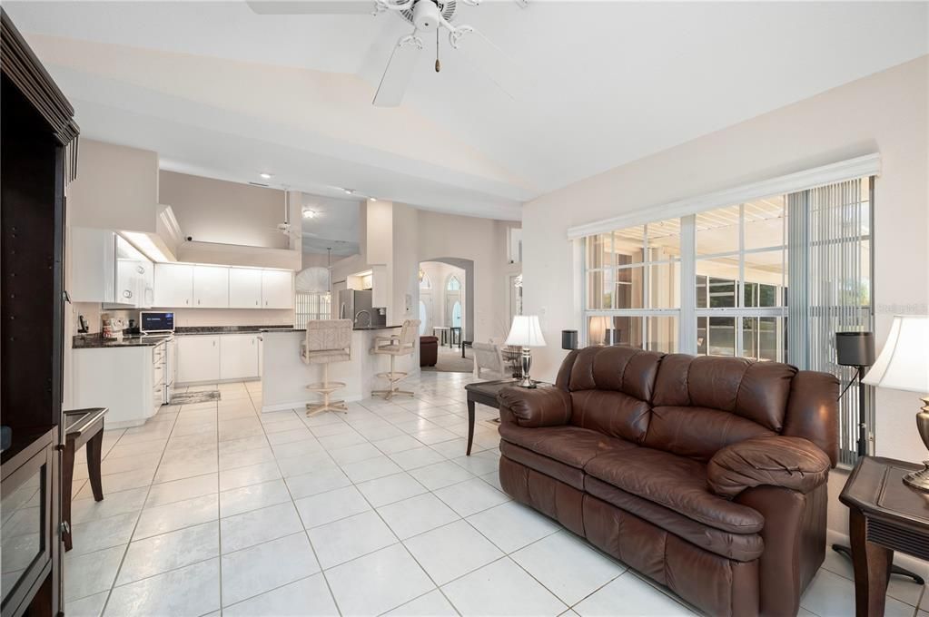 Activo con contrato: $379,900 (3 camas, 2 baños, 2021 Pies cuadrados)