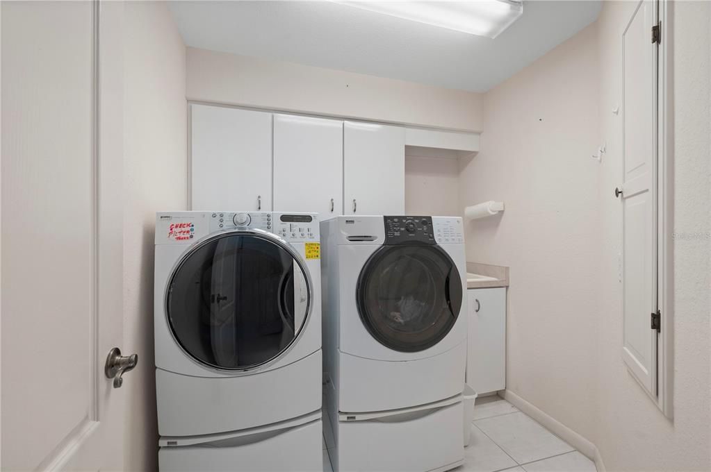 Activo con contrato: $379,900 (3 camas, 2 baños, 2021 Pies cuadrados)