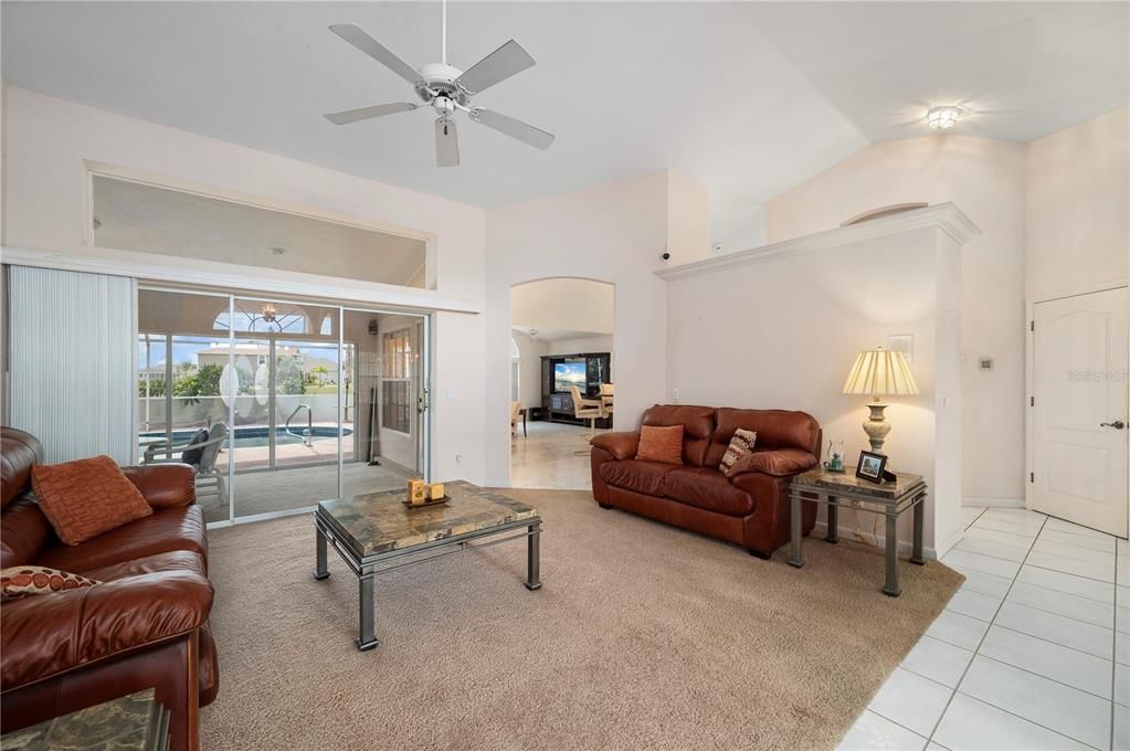 Activo con contrato: $379,900 (3 camas, 2 baños, 2021 Pies cuadrados)