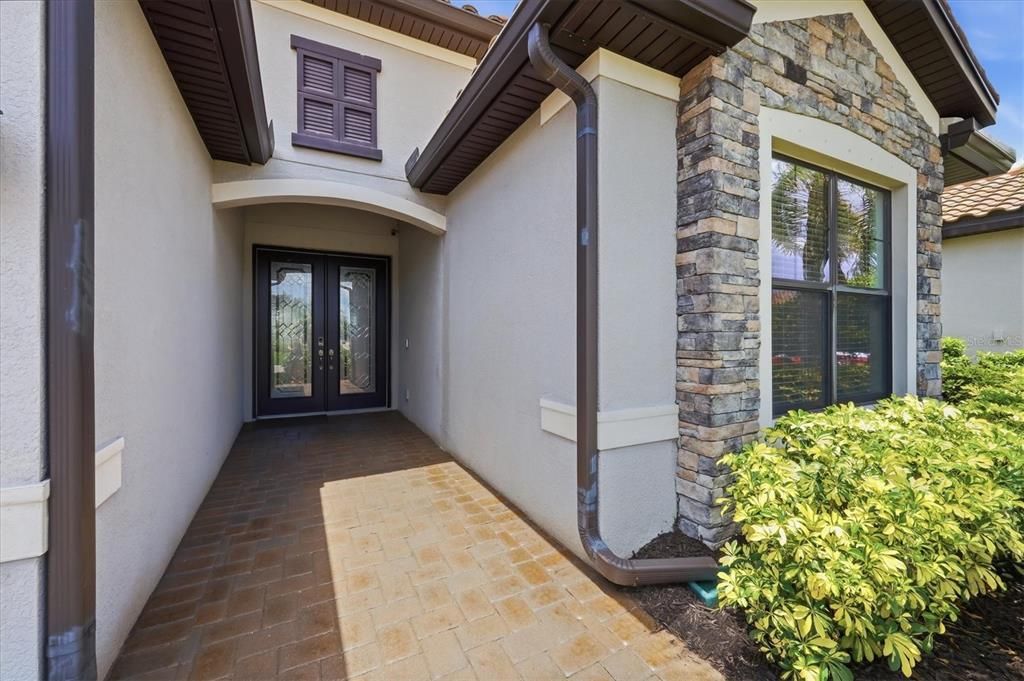 For Sale: $689,000 (3 beds, 3 baths, 2455 Square Feet)